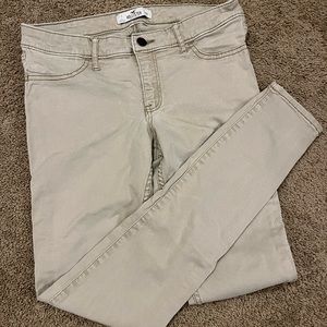 Hollister Skinny Khaki’s